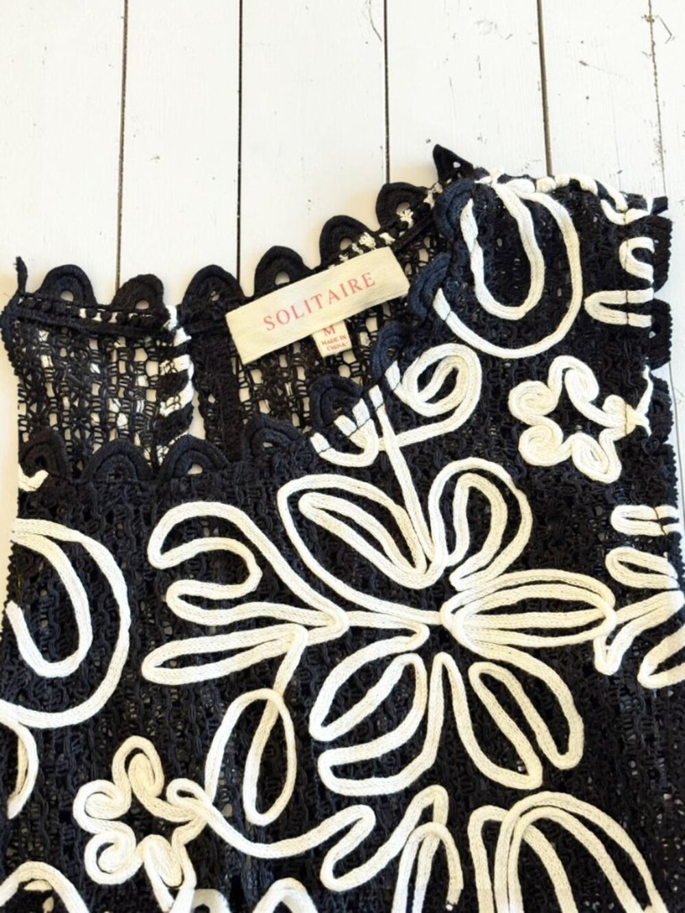 NWOT Solitaire Black Crochet Lace Floral Embroidered Tank Top Medium Boho Chic - Picture 8 of 8